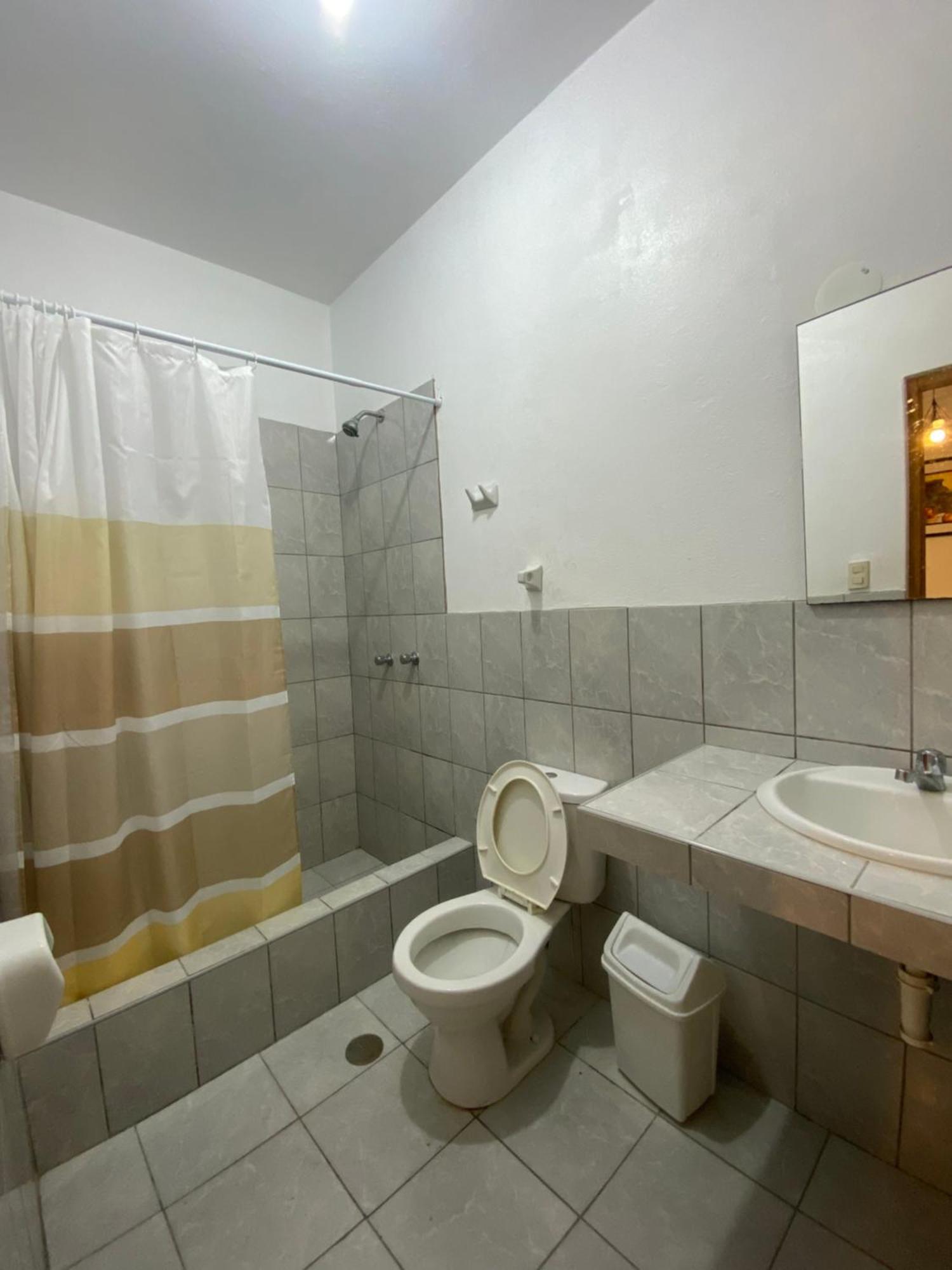 Ravenala Paracas Hostel ภายนอก รูปภาพ
